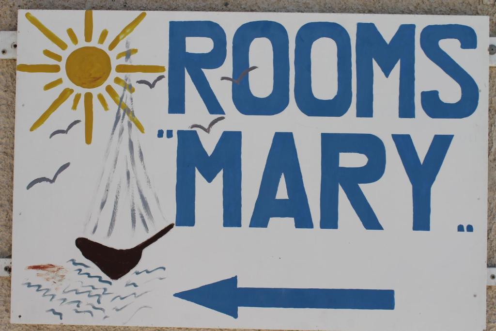 Mary Rooms Períssa Rom bilde